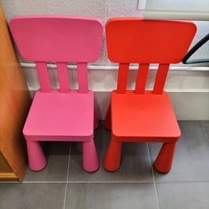 Haurrentzako mahaia eta aulkiak