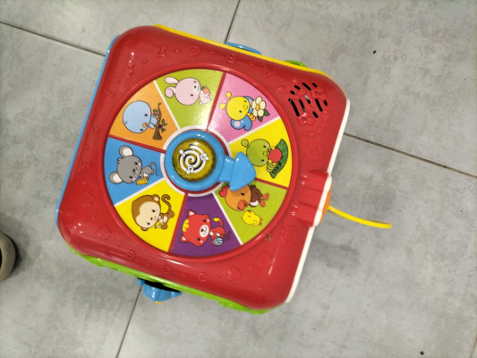 Cubo de actividades infantil