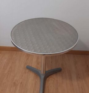 Metalezko Mahaia / Mesa Metálica