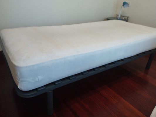 Cama completa con somier de láminas. 90x190