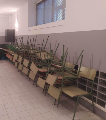SILLA ESCOLAR CON MESA INCORPORADA